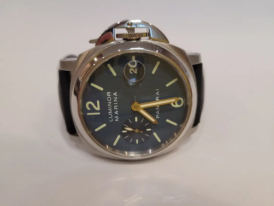 Panerai Luminor Marina 40mm Front.jpg