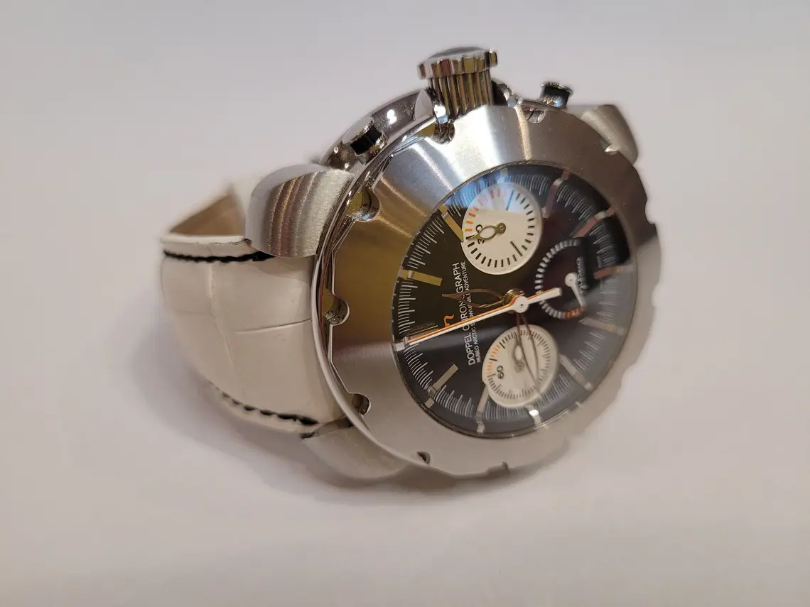 Nubeo Doppel Chronograph Left.jpg